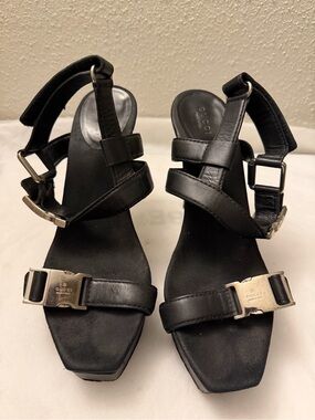 Gucci Black Leather Strappy Buckle Sandals, pre-owned,sz39.5